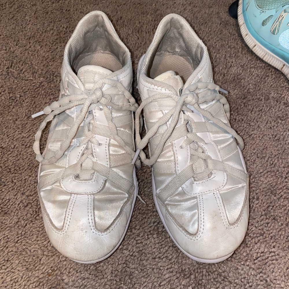 NFINITY evolution cheer shoes